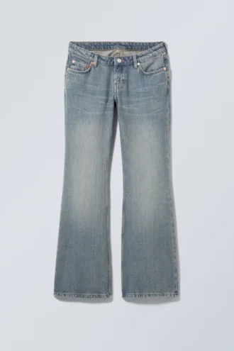 Nova Low-Rise-Jeans mit schmaler Bootcut-Passform – Trove Blue – Mittelblau