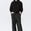 Nylon-Hose mit mittlerer Leibhöhe und weitem, lockeren Bein – Schwarz Nylon-Hose mit mittlerer Leibhöhe und weitem, lockeren Bein – Schwarz