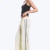 Nylon-Jogging-Hose mit abnehmbaren Beinen – Beige – Schwarze Streifen Nylon-Jogging-Hose mit abnehmbaren Beinen – Beige – Schwarze Streifen