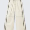 Nylon-Jogging-Hose mit abnehmbaren Beinen – Beige – Schwarze Streifen Nylon-Jogging-Hose mit abnehmbaren Beinen – Beige – Schwarze Streifen