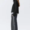 Nylon-Jogging-Hose mit abnehmbaren Beinen – Schwarz – Beige gestreift Nylon-Jogging-Hose mit abnehmbaren Beinen – Schwarz – Beige gestreift