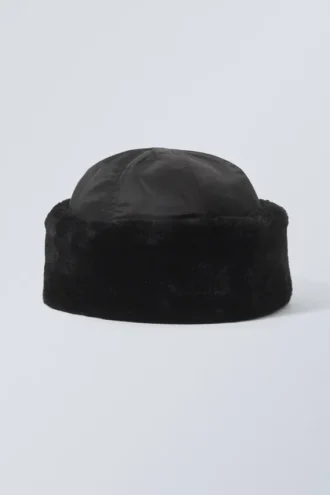 Nylon-Mütze mit Kunstfell – Schwarz Nylon-Mütze mit Kunstfell – Schwarz