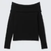 Off-Shoulder-Pullover – Schwarz Off-Shoulder-Pullover – Schwarz