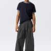 Otis Baggy-Chino aus plissiertem Twill – Dunkelgrau Otis Baggy-Chino aus plissiertem Twill – Dunkelgrau