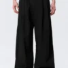 Otis Baggy-Chino aus plissiertem Twill – Schwarz Otis Baggy-Chino aus plissiertem Twill – Schwarz