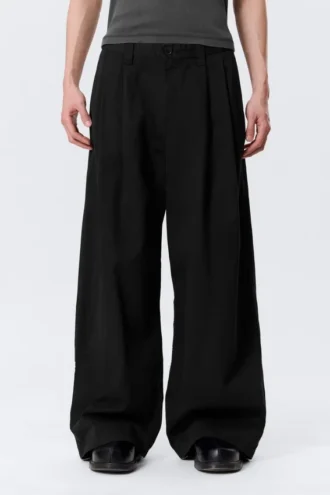 Otis Baggy-Chino aus plissiertem Twill – Schwarz