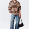 Oversize-Strickpullover mit V-Ausschnitt – braun-orange gestreift Oversize-Strickpullover mit V-Ausschnitt – braun-orange gestreift