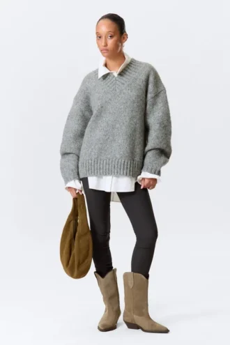 Oversize-Strickpullover mit V-Ausschnitt – Grau meliert Oversize-Strickpullover mit V-Ausschnitt – Grau meliert