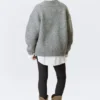Oversize-Strickpullover mit V-Ausschnitt – Grau meliert Oversize-Strickpullover mit V-Ausschnitt – Grau meliert