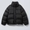 Oversized-Daunenjacke aus recyceltem Material – Schwarz Oversized-Daunenjacke aus recyceltem Material – Schwarz