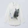 Oversized-Hemd aus bedrucktem Popeline – weiße und schwarze Pferde Oversized-Hemd aus bedrucktem Popeline – weiße und schwarze Pferde