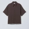 Oversized-Hemd mit strukturiertem Schnitt und kurzen Ärmeln – Dunkelbraun Oversized-Hemd mit strukturiertem Schnitt und kurzen Ärmeln – Dunkelbraun