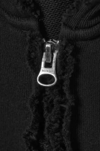 Oversized-Kapuzenpullover mit Reißverschluss, gekürzt und ausgefranst – Schwarz