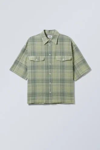 Oversized-Shirt mit kurzen Ärmeln und Karomuster – Staubgrünes Karomuster
