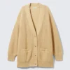 Oversized-Strickjacke aus Baumwolle mit V-Ausschnitt – Beige Oversized-Strickjacke aus Baumwolle mit V-Ausschnitt – Beige