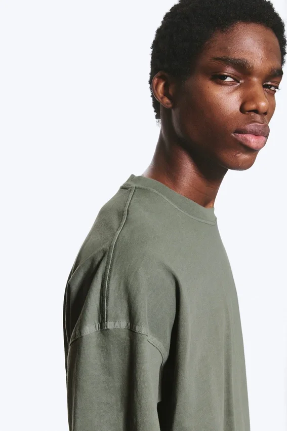 Oversized-T-Shirt im Boxy-Schnitt – Hellstaubiges Khaki-Grün Oversized-T-Shirt im Boxy-Schnitt – Hellstaubiges Khaki-Grün
