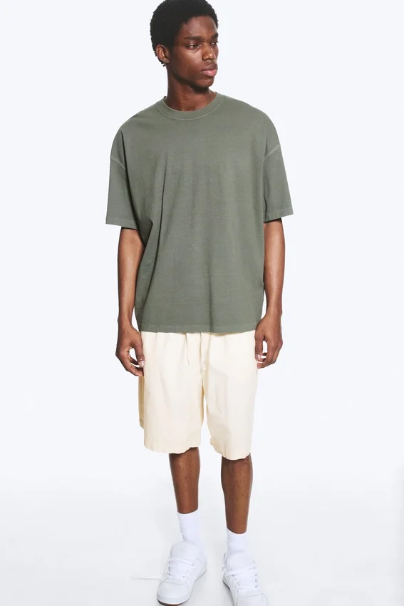 Oversized-T-Shirt im Boxy-Schnitt – Hellstaubiges Khaki-Grün Oversized-T-Shirt im Boxy-Schnitt – Hellstaubiges Khaki-Grün
