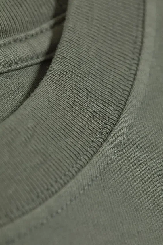 Oversized-T-Shirt im Boxy-Schnitt – Hellstaubiges Khaki-Grün Oversized-T-Shirt im Boxy-Schnitt – Hellstaubiges Khaki-Grün