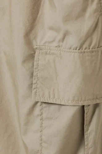 Parachute Loose Cargo Shorts – Beige