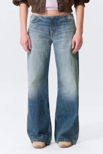 Paz Low-Rise-Jeans ohne Bund mit weitem Bein – Blue Horses – Mittelblau Paz Low-Rise-Jeans ohne Bund mit weitem Bein – Blue Horses – Mittelblau