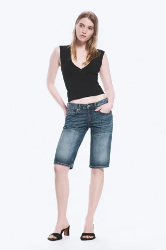 Planet Slim Denim-Shorts mit niedriger Leibhöhe – Blue Hymn – Mittelblau
