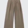 Plissee-Hose mit niedriger Leibhöhe und weitem Bein – Dusty Mole