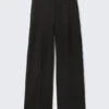 Plissierte Anzughose mit niedriger Taille – Schwarz Plissierte Anzughose mit niedriger Taille – Schwarz