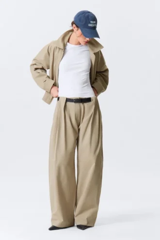 Plissierte Hose mit niedriger Leibhöhe und weitem Bein – Beige