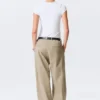 Plissierte Hose mit niedriger Leibhöhe und weitem Bein – Beige Plissierte Hose mit niedriger Leibhöhe und weitem Bein – Beige