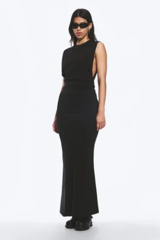 Plissiertes, ärmelloses Maxikleid – Schwarz
