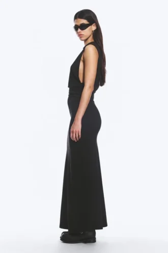Plissiertes, ärmelloses Maxikleid – Schwarz
