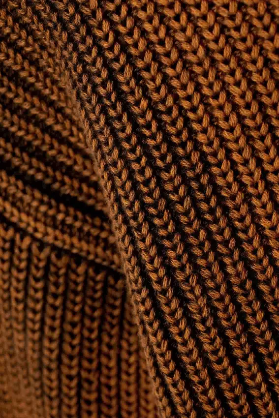 Pullover aus festem Strick – gewaschenes Dunkelrot Pullover aus festem Strick – gewaschenes Dunkelrot
