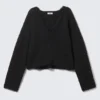 Pullover mit V-Ausschnitt und Spitzenbesatz – Schwarz Pullover mit V-Ausschnitt und Spitzenbesatz – Schwarz