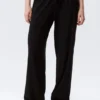 Pyjama-Hose mit mittlerer Leibhöhe und lockerer Passform – Schwarz Pyjama-Hose mit mittlerer Leibhöhe und lockerer Passform – Schwarz