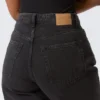 Resolute Curve – Straight-Fit-Jeans mit hoher Taille – Tuned Black – Schwarz Resolute Curve – Straight-Fit-Jeans mit hoher Taille – Tuned Black – Schwarz