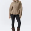 Rippgestrickter Peplum-Pullover mit Reißverschluss – Dusty Mole Rippgestrickter Peplum-Pullover mit Reißverschluss – Dusty Mole