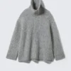 Rippgestrickter Rollkragen-Pullover mit halbem Reißverschluss – Grau meliert Rippgestrickter Rollkragen-Pullover mit halbem Reißverschluss – Grau meliert