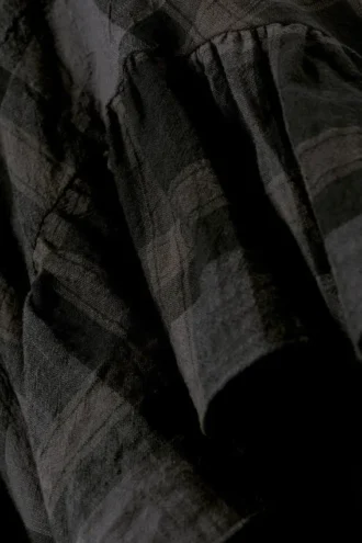 Ärmelloses, asymmetrisches Maxikleid mit Rüschen – dunkelgraues Karomuster
