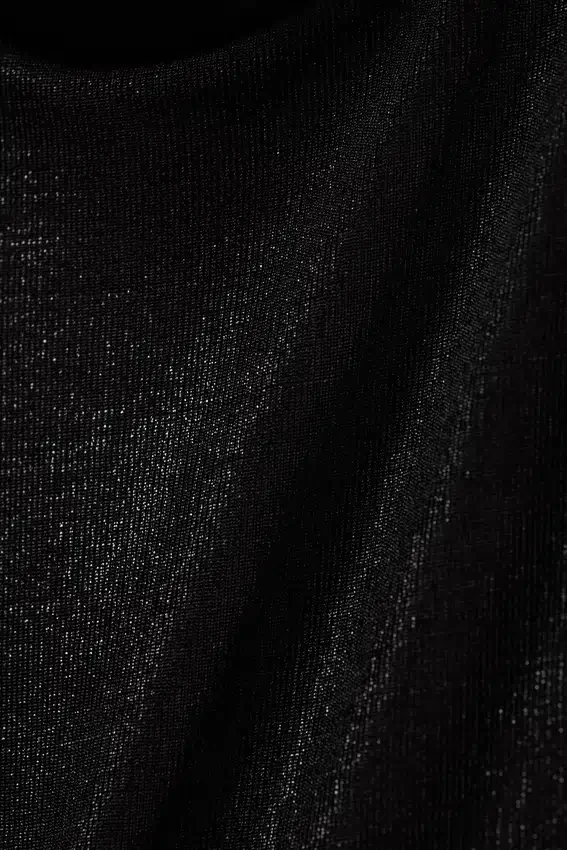 Ärmelloses, glänzendes Neckholder-Top – Schwarz Ärmelloses, glänzendes Neckholder-Top – Schwarz