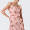 Ärmelloses Minikleid mit quadratischem Ausschnitt – Rosa – Blumenmuster Ärmelloses Minikleid mit quadratischem Ausschnitt – Rosa – Blumenmuster