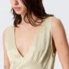 Ärmelloses Satin-Top mit V-Ausschnitt – Hellbeige Ärmelloses Satin-Top mit V-Ausschnitt – Hellbeige