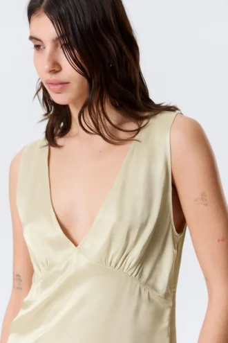 Ärmelloses Satin-Top mit V-Ausschnitt – Hellbeige