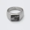 Rock Ring – Rhodium – Schwarzer Stein Rock Ring – Rhodium – Schwarzer Stein