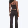Satin-Hose mit Cut-outs und ausgestelltem Bein – Dunkelbraun Satin-Hose mit Cut-outs und ausgestelltem Bein – Dunkelbraun