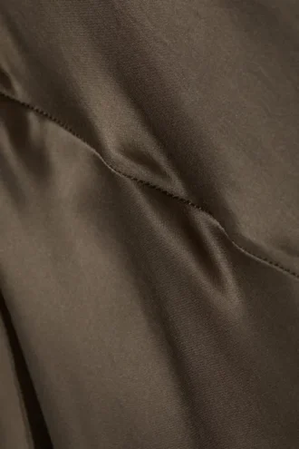 Satin-Maxikleid mit U-Boot-Ausschnitt – Dark Mole