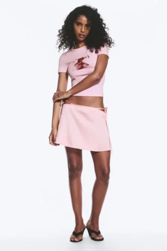 Satin-Minirock mit Cut-outs – Hellrosa