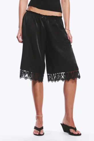 Satin-Spitzen-Shorts – Schwarz