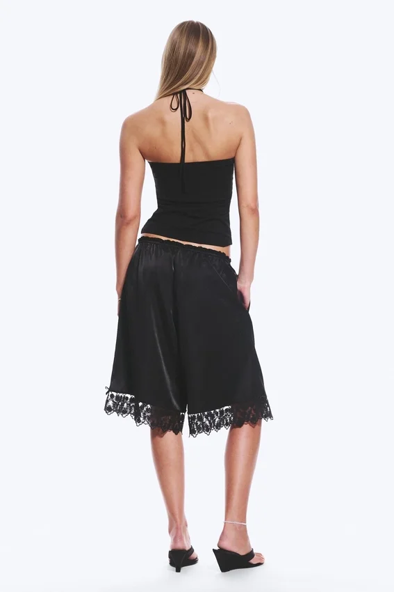 Satin-Spitzen-Shorts – Schwarz Satin-Spitzen-Shorts – Schwarz