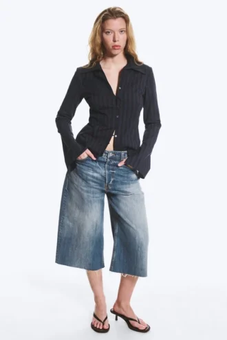 Schmal geschnittene Bluse mit Struktur – gestreift, dunkelblau