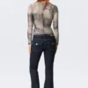 Schmal geschnittene, geraffte Langarm-Strickjacke aus Mesh – Beige/Grau – Schlangenhaut-Print Schmal geschnittene, geraffte Langarm-Strickjacke aus Mesh – Beige/Grau – Schlangenhaut-Print